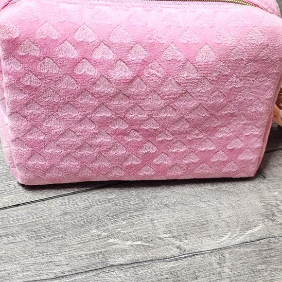 Juicy Couture Pink Soft Velour Heart Toiletry Bag Includes Juicy Couture Bottle - Picture 10 of 11